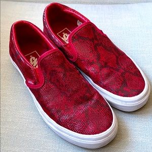VANS- Soft leather classic slip ons